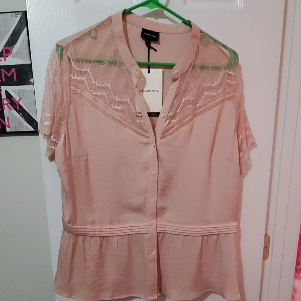 Short sleeved blouse